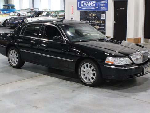 Used 2006 Lincoln Town Car Signature Limited RWD image 38