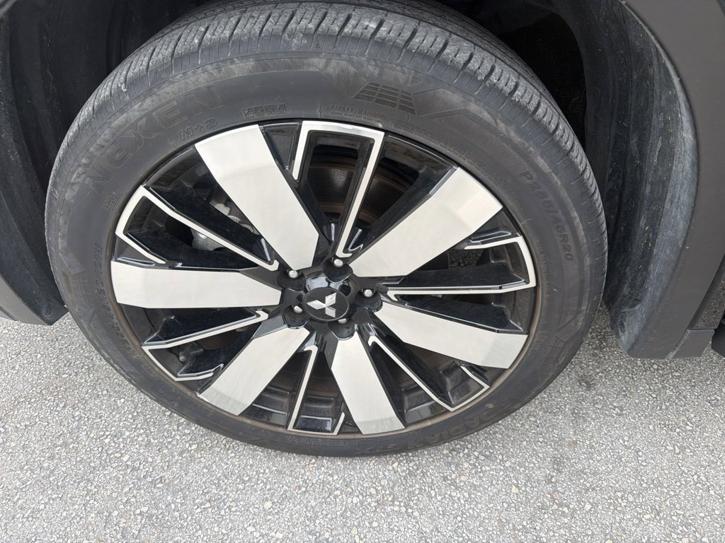 Used 2025 Mitsubishi Outlander SE FWD image 11