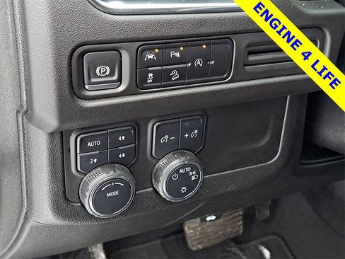 Used 2024 Chevrolet Suburban Premier image 8