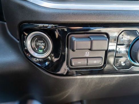 Used 2022 Chevrolet Silverado 1500 High Country w/ High Country Premium Package AWD/4WD image 35