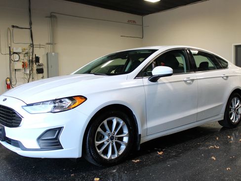 Used 2020 Ford Fusion SE FWD image 6