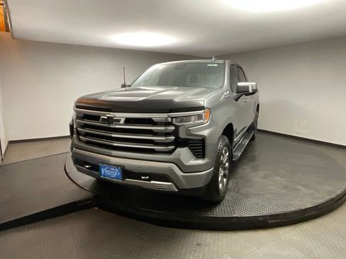 Used 2025 Chevrolet Silverado 1500 High Country w/ Technology Package AWD/4WD image 3