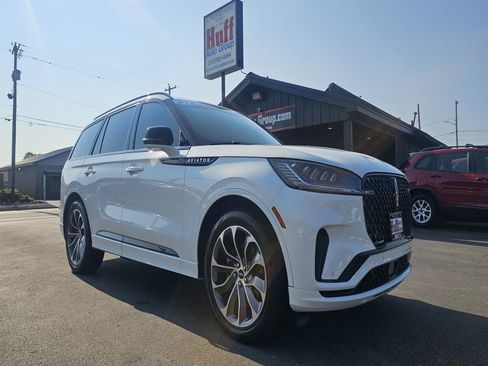 Used 2025 Lincoln Aviator 2WD w/ Jet Appearance Package image 1