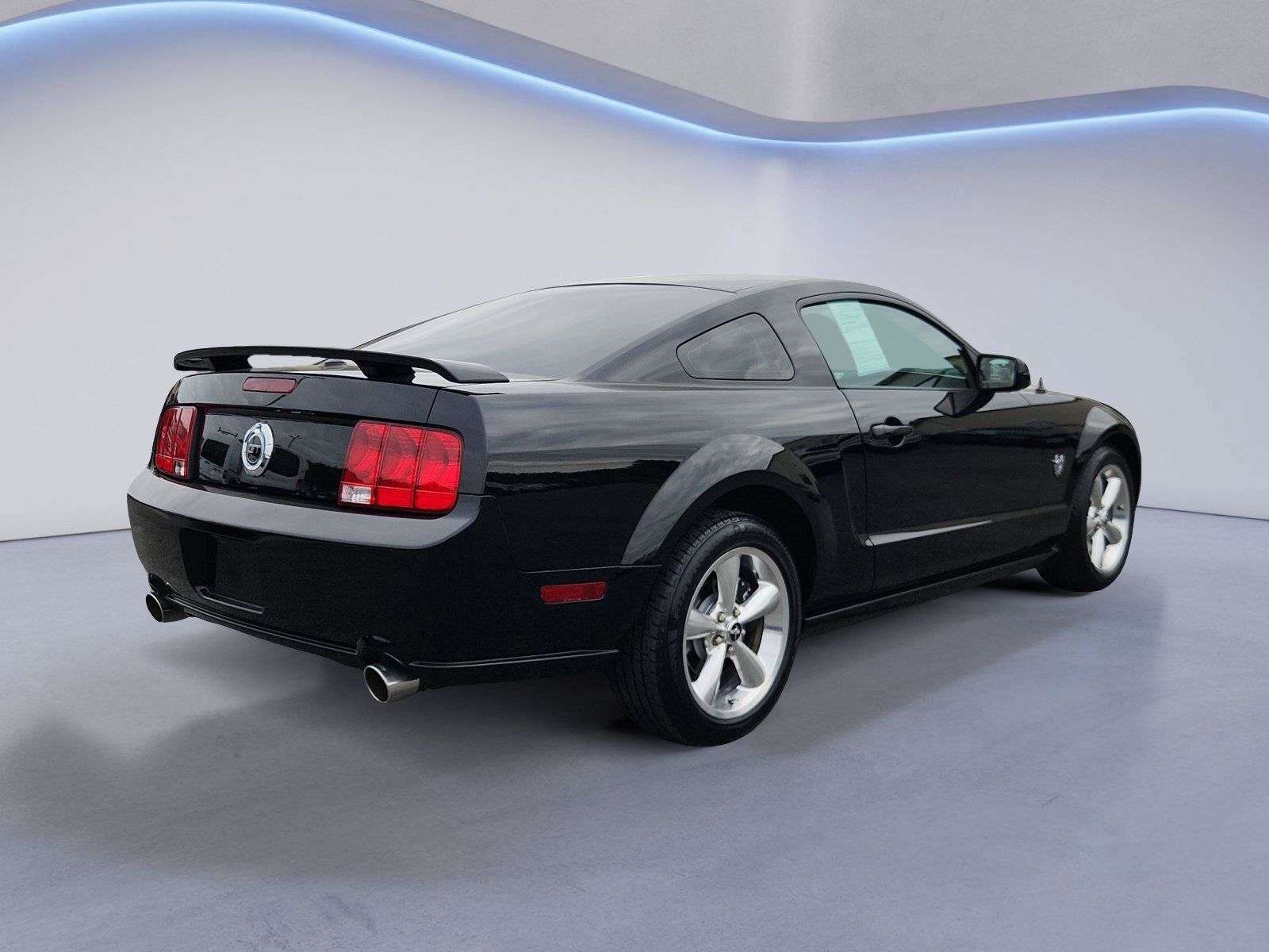 Used 2009 Ford Mustang GT RWD image 3