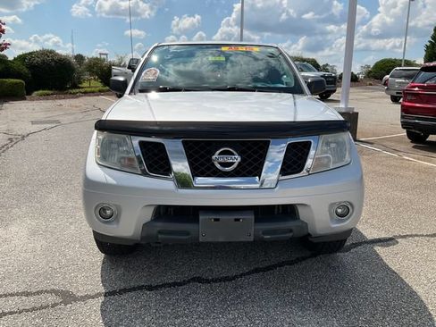 Used 2012 Nissan Frontier SV AWD/4WD image 2