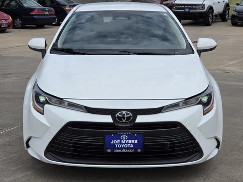 Used 2026 Toyota Corolla LE FWD image 3