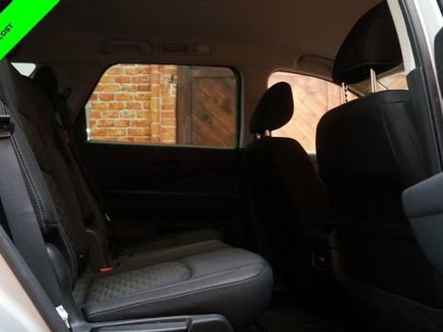 Certified 2024 Nissan Pathfinder S image 47