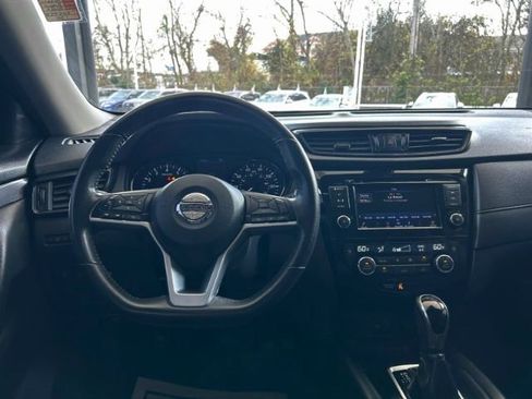 Used 2019 Nissan Rogue SV image 10