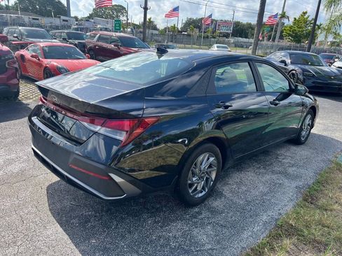 Used 2024 Hyundai Elantra SEL FWD image 5