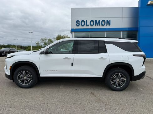 New 2026 Chevrolet Traverse LT w/ Driver Confidence Package AWD/4WD image 2