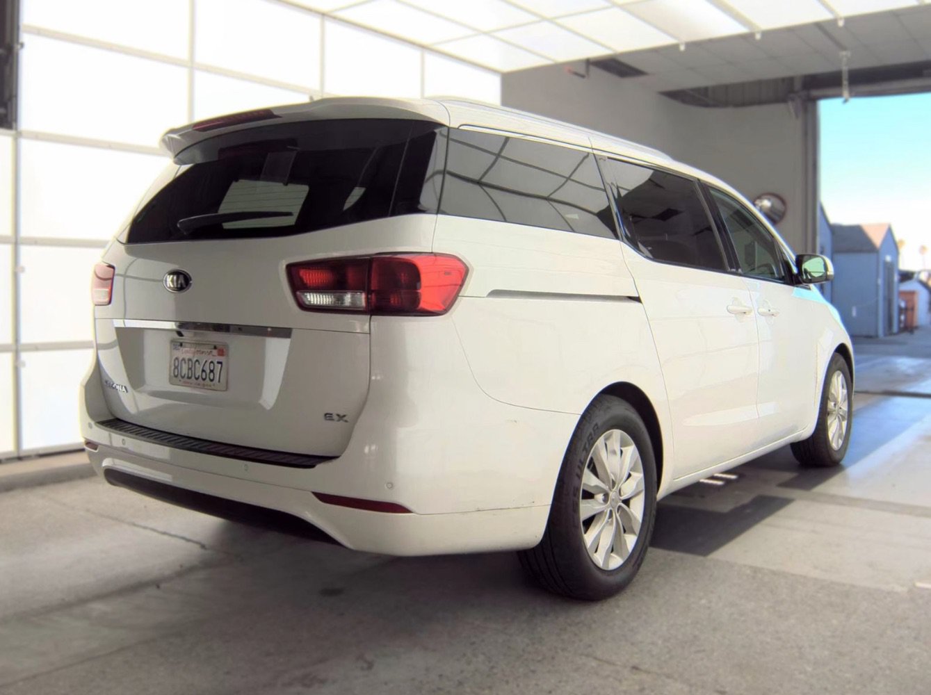 Used 2018 Kia Sedona EX FWD image 4