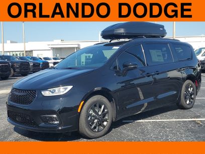 New 2025 Chrysler Pacifica Select