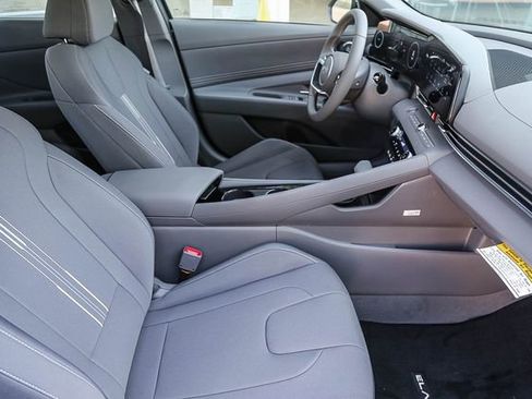 New 2025 Hyundai Elantra SEL FWD image 18