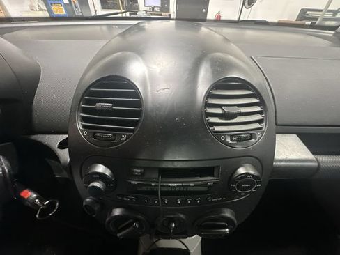 Used 2004 Volkswagen Beetle GLS FWD image 24