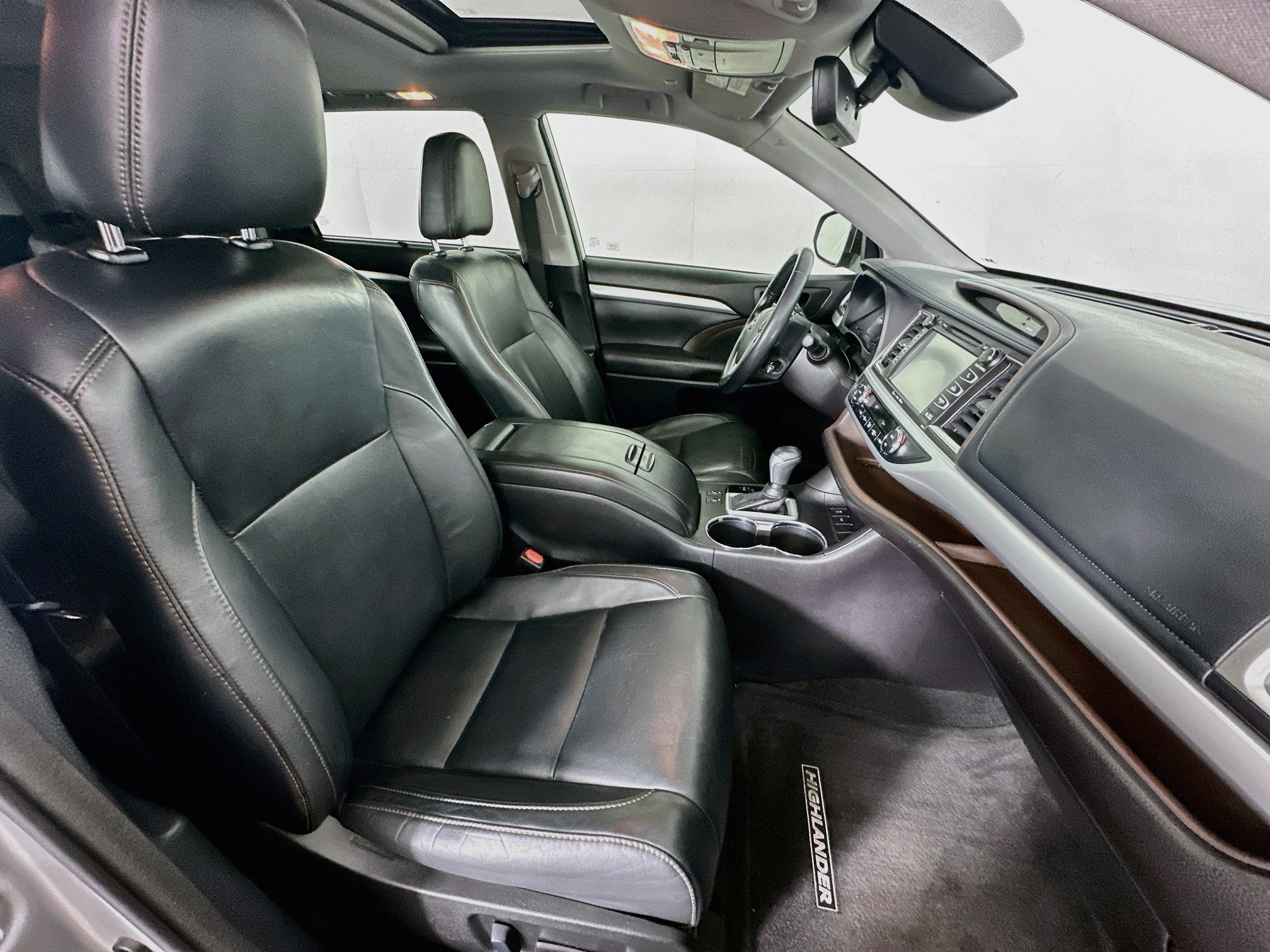 Used 2018 Toyota Highlander XLE FWD image 34