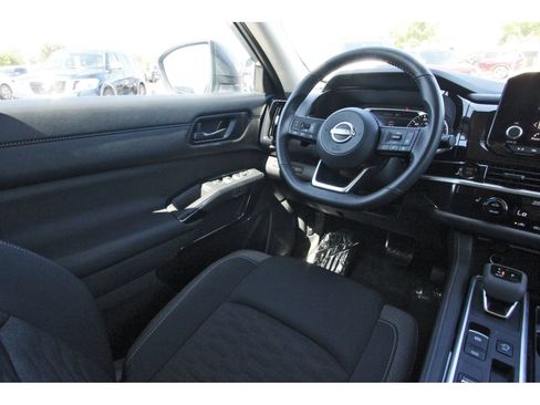 Certified 2025 Nissan Pathfinder SV w/ SV Premium Package FWD image 11