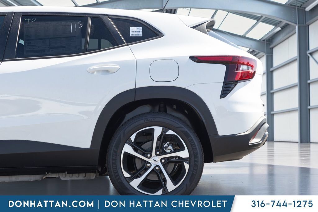 New 2026 Chevrolet Trax RS w/ Sunroof Package FWD image 31