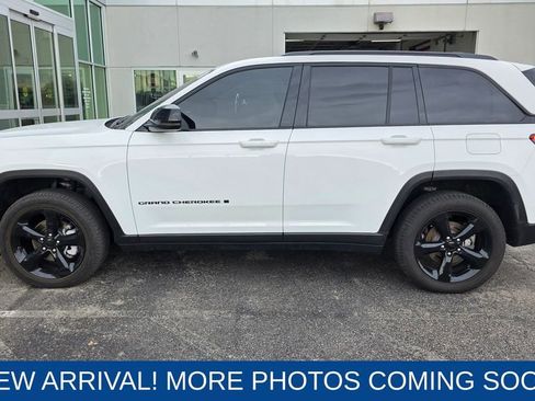 Used 2024 Jeep Grand Cherokee Limited w/ Black Appearance Package image 2