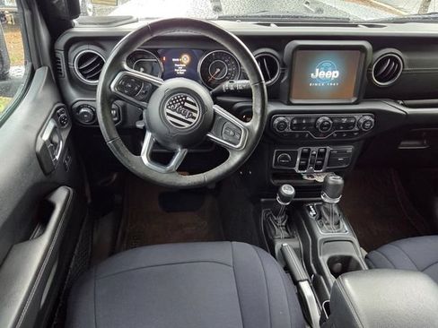 Used 2018 Jeep Wrangler Unlimited Sahara AWD/4WD image 7