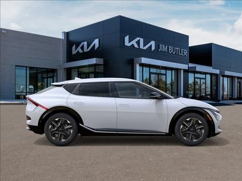 New 2026 Kia EV6 Wind RWD image 7
