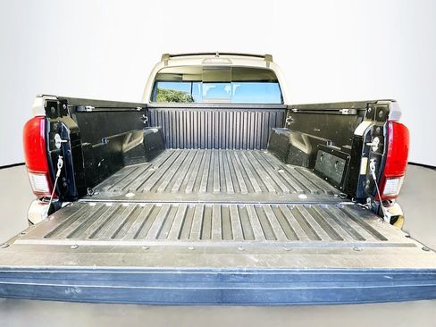 Used 2020 Toyota Tacoma SR5 image 23