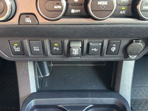 Used 2023 Toyota Tacoma TRD Off-Road w/ Advanced Technology Package AWD/4WD image 33
