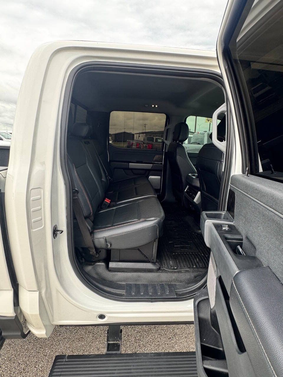 Used 2023 Ford F350 Lariat w/ Lariat Ultimate Package AWD/4WD image 15