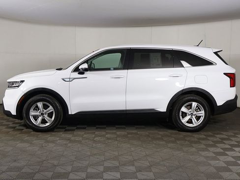 Used 2023 Kia Sorento LX image 16