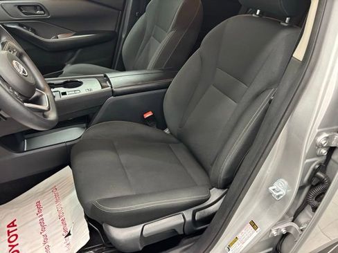 Used 2024 Nissan Rogue S FWD image 14