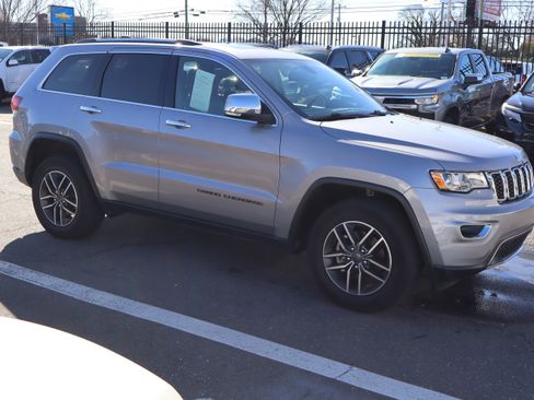 Used 2020 Jeep Grand Cherokee Limited image 13