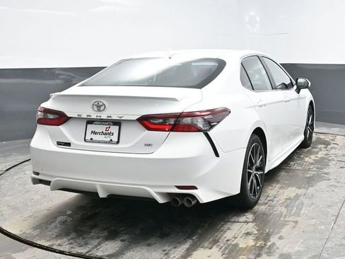 Used 2024 Toyota Camry SE image 6