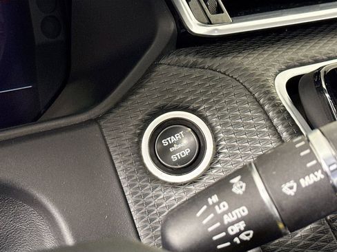 Used 2019 Land Rover Range Rover Velar R-Dynamic SE image 17