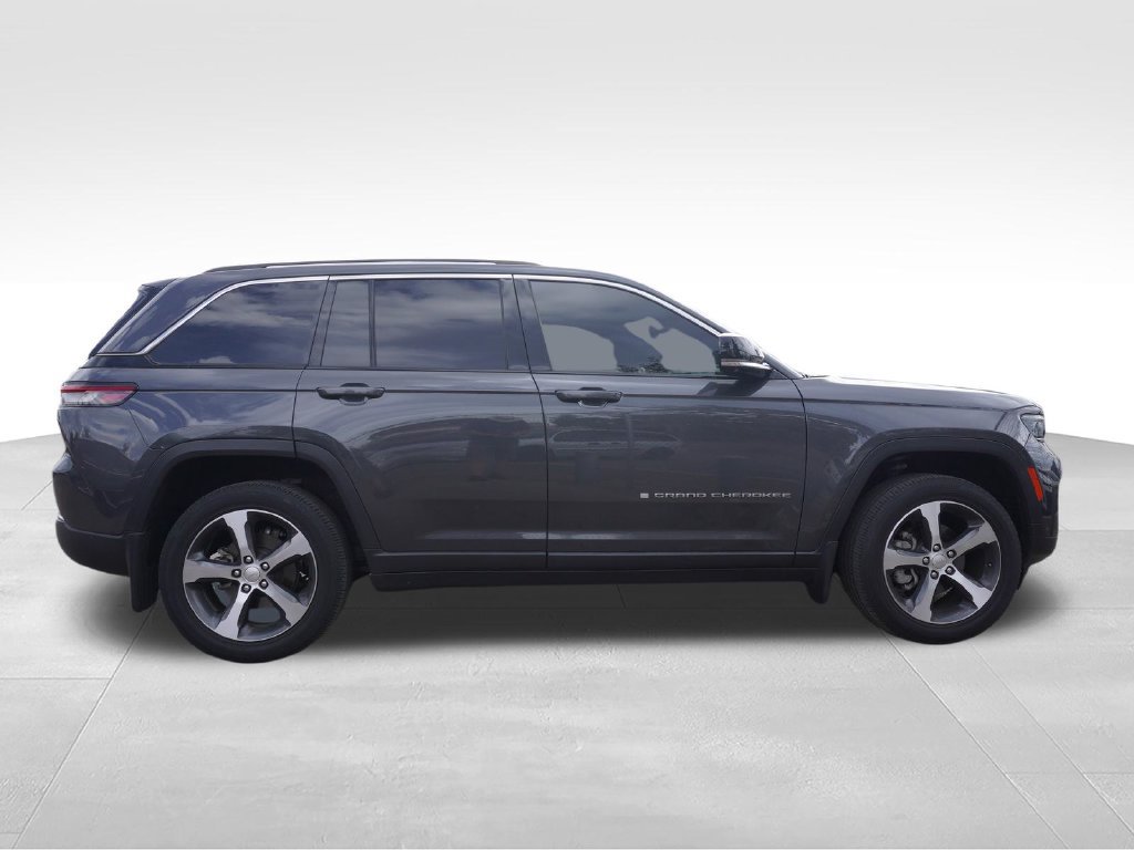 Used 2023 Jeep Grand Cherokee Limited w/ Luxury Tech Group II AWD/4WD image 3