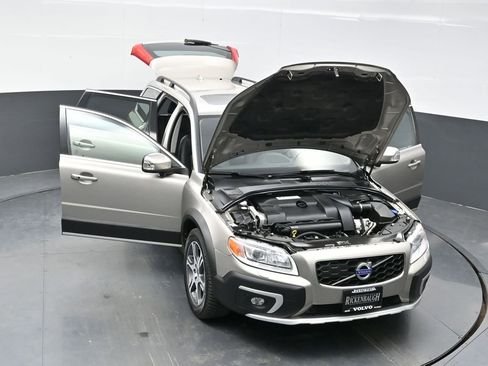 Used 2015 Volvo XC70 T6 Platinum image 38