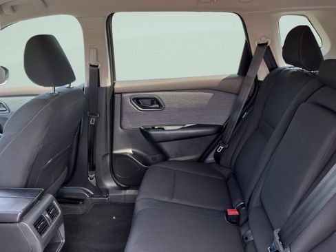 Used 2023 Nissan Rogue S image 22