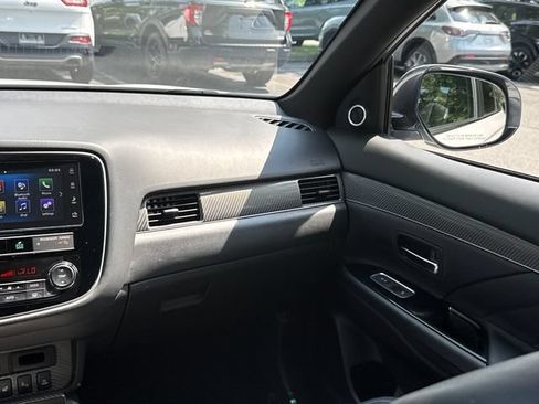 Used 2019 Mitsubishi Outlander 4WD Plug-In Hybrid image 21