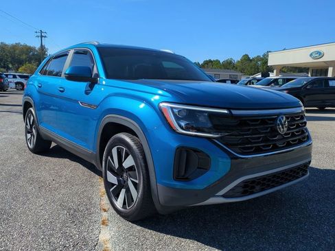 Used 2024 Volkswagen Atlas Cross Sport SE image 2