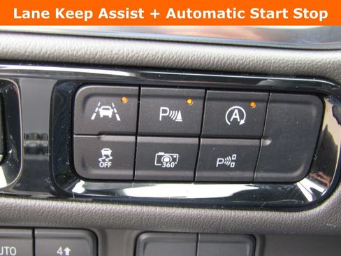 Used 2025 GMC Yukon Denali AWD/4WD image 15