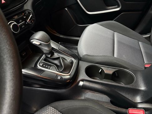 Used 2023 Kia Soul LX w/ LX Technology Package FWD image 19