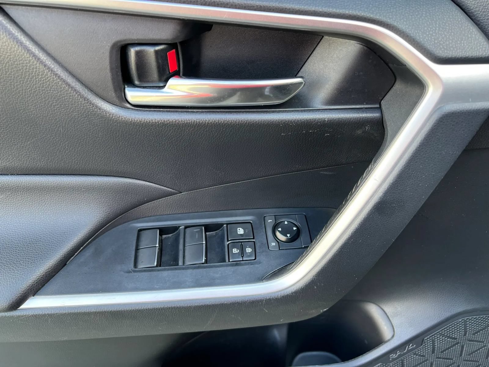 Used 2021 Toyota RAV4 XLE Premium FWD image 12
