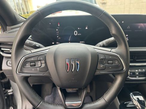 Used 2025 Buick Envista Sport Touring image 25