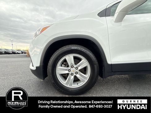 Used 2018 Chevrolet Trax LT w/ LT Convenience Package FWD image 11