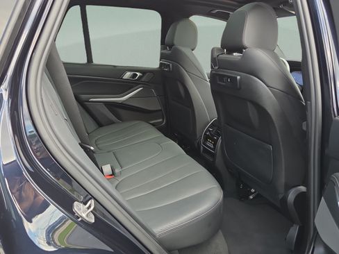 Used 2021 BMW X5 xDrive40i w/ M Sport Package AWD/4WD image 15