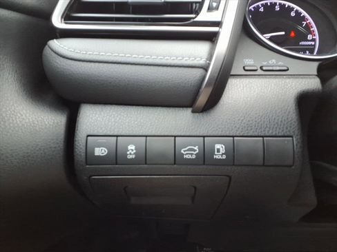 Used 2020 Toyota Camry SE image 15