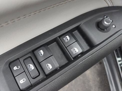 Used 2024 Jeep Compass Limited image 25