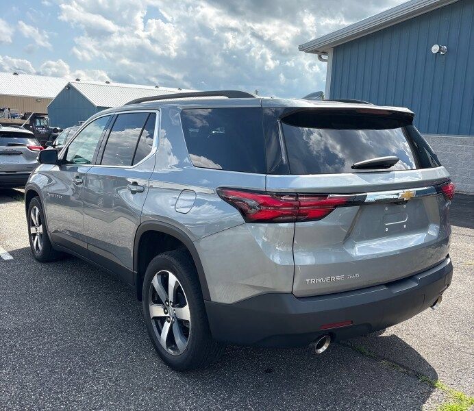 Used 2023 Chevrolet Traverse LT w/ LT Premium Package AWD/4WD image 4