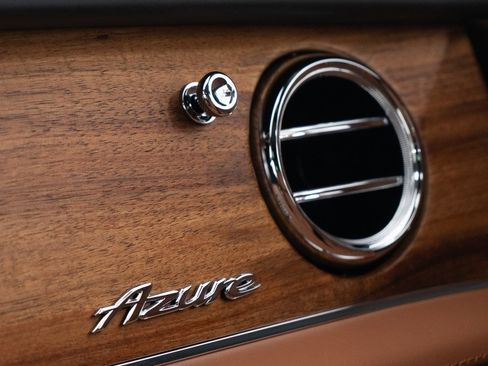 Certified 2025 Bentley Bentayga Extended Wheelbase image 43