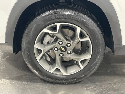 Used 2025 Chevrolet Trax LT FWD image 16