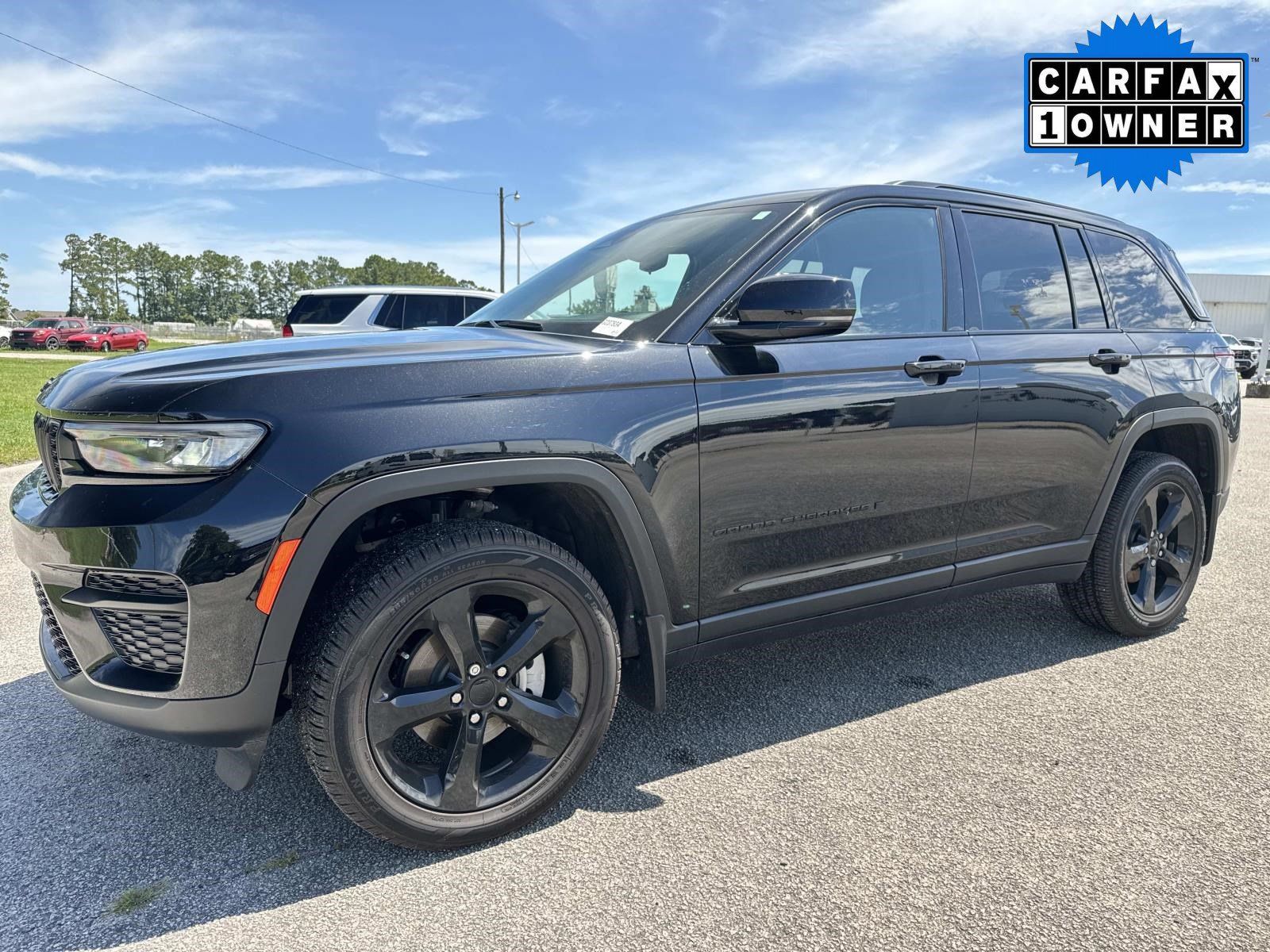 Used 2023 Jeep Grand Cherokee Altitude AWD/4WD image 8