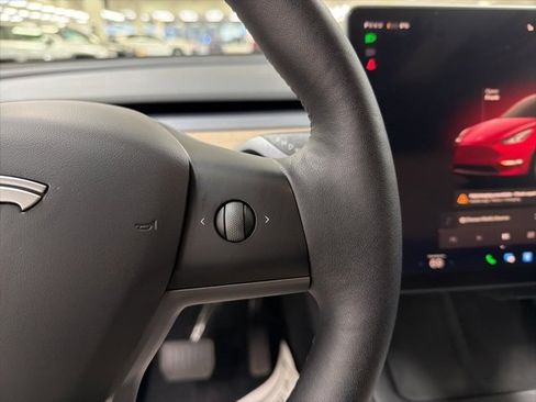 Used 2024 Tesla Model Y Long Range image 23